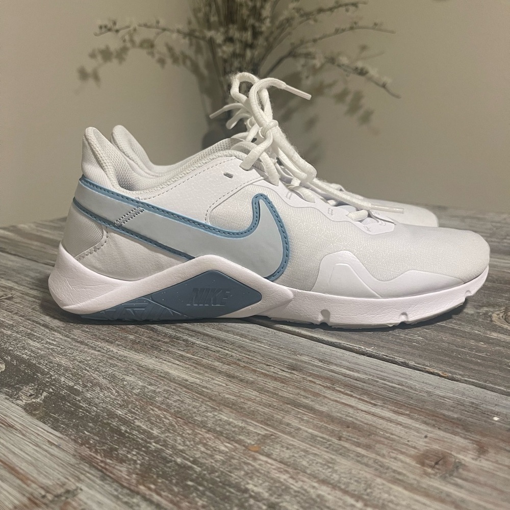 Nike Legend Essential White/Blue Workout Shoes Size 9 Style CQ9545-101 - Picture 4 of 8